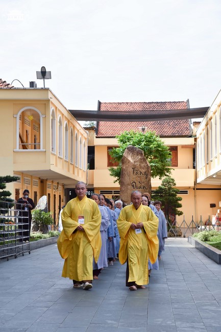 Dharma talk Don't sell our life cheap in the 101st Seven-day Retreat