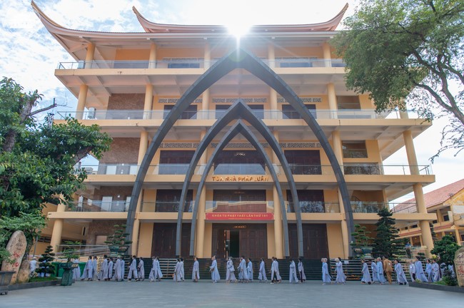 Dharma talk Don't sell our life cheap in the 101st Seven-day Retreat