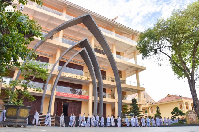 Dharma talk Don't sell our life cheap in the 101st Seven-day Retreat