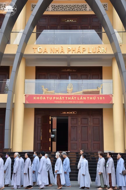 Dharma talk Don't sell our life cheap in the 101st Seven-day Retreat