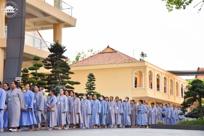 Dharma talk Don't sell our life cheap in the 101st Seven-day Retreat