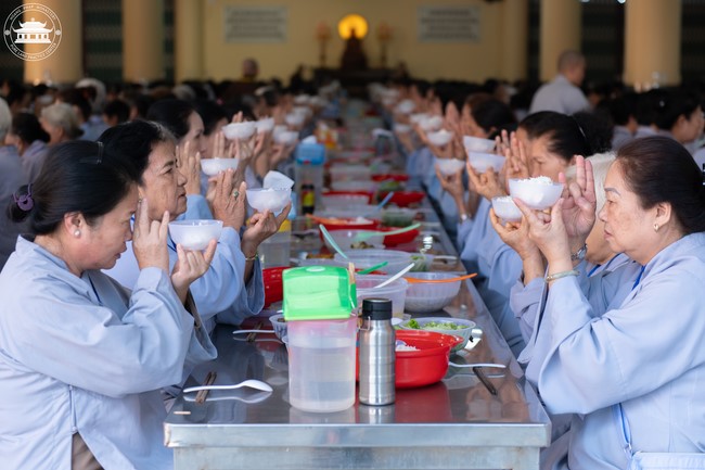 Dharma talk Don't sell our life cheap in the 101st Seven-day Retreat