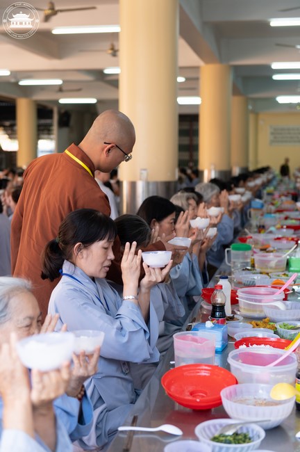 Dharma talk Don't sell our life cheap in the 101st Seven-day Retreat