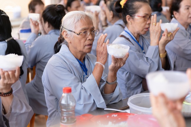 Dharma talk Don't sell our life cheap in the 101st Seven-day Retreat