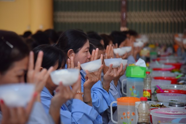 Dharma talk Don't sell our life cheap in the 101st Seven-day Retreat