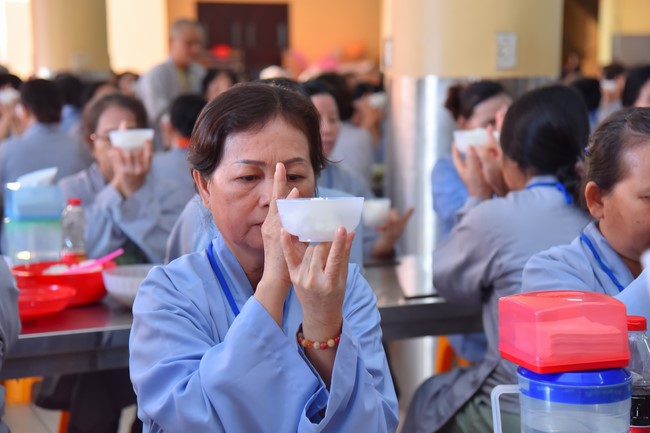 Dharma talk Don't sell our life cheap in the 101st Seven-day Retreat