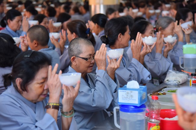 Dharma talk Don't sell our life cheap in the 101st Seven-day Retreat