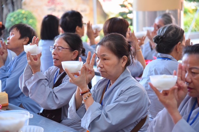 Dharma talk Don't sell our life cheap in the 101st Seven-day Retreat