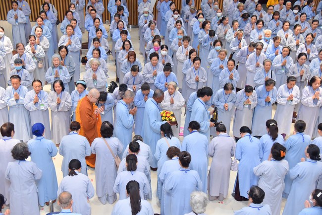 Dharma talk Don't sell our life cheap in the 101st Seven-day Retreat