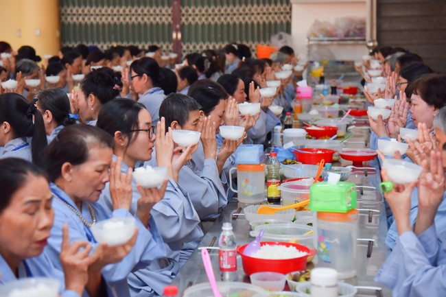 Dharma talk Don't sell our life cheap in the 101st Seven-day Retreat