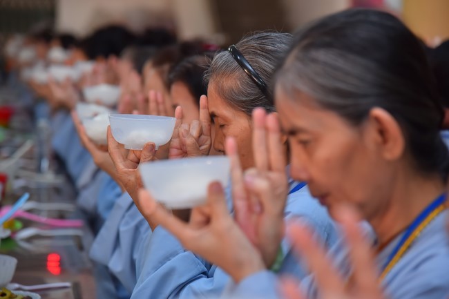 Dharma talk Don't sell our life cheap in the 101st Seven-day Retreat