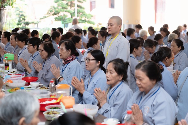 Dharma talk Don't sell our life cheap in the 101st Seven-day Retreat
