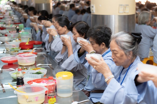 Dharma talk Don't sell our life cheap in the 101st Seven-day Retreat