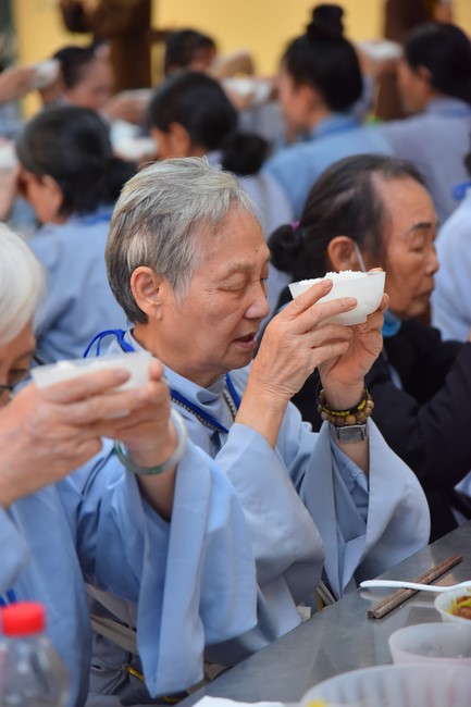 Dharma talk Don't sell our life cheap in the 101st Seven-day Retreat