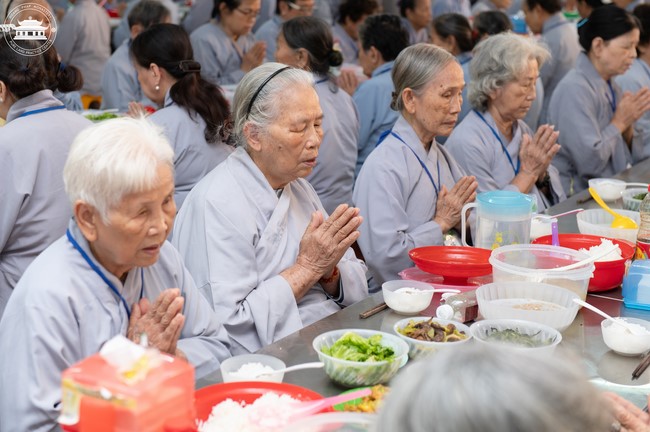 Dharma talk Don't sell our life cheap in the 101st Seven-day Retreat