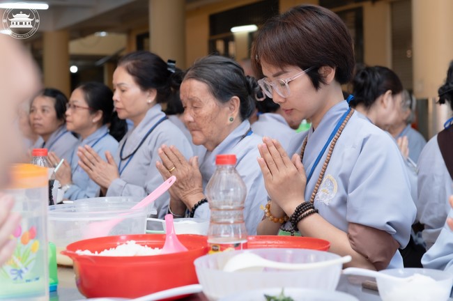 Dharma talk Don't sell our life cheap in the 101st Seven-day Retreat