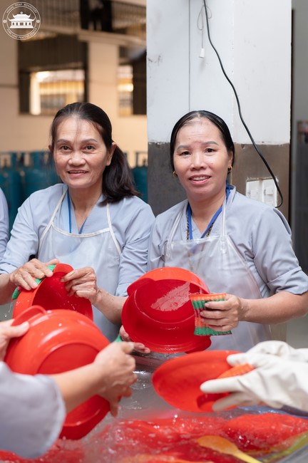 Dharma talk Contemplating of the Buddha statue to recite His name in the 101st Seven-day Retreat