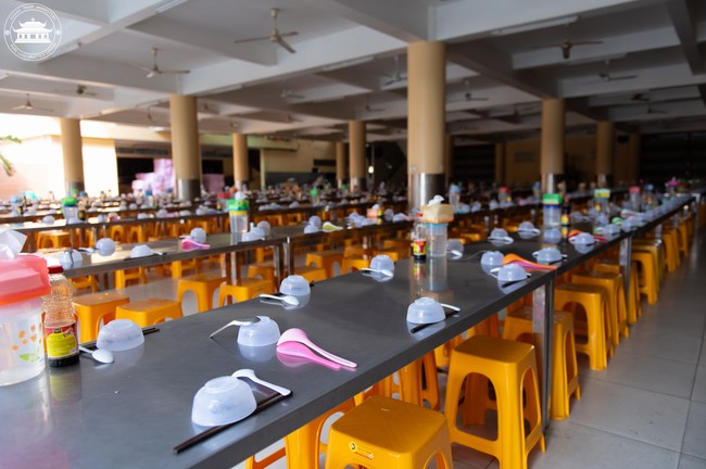 Dharma talk Contemplating of the Buddha statue to recite His name in the 101st Seven-day Retreat