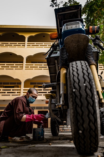 Dharma talk Contemplating of the Buddha statue to recite His name in the 101st Seven-day Retreat