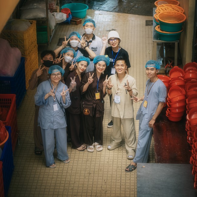 Dharma talk Contemplating of the Buddha statue to recite His name in the 101st Seven-day Retreat