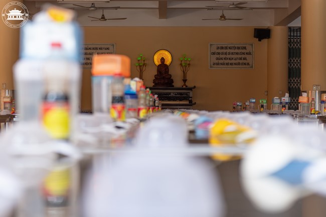 Dharma talk Contemplating of the Buddha statue to recite His name in the 101st Seven-day Retreat