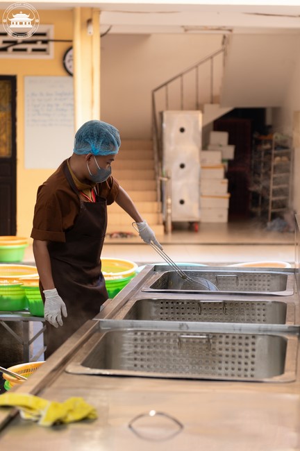 Dharma talk Contemplating of the Buddha statue to recite His name in the 101st Seven-day Retreat
