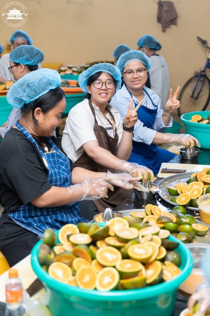 Dharma talk Contemplating of the Buddha statue to recite His name in the 101st Seven-day Retreat