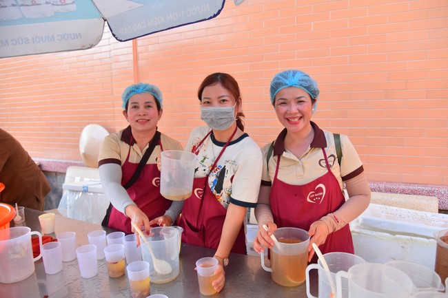 Dharma talk Contemplating of the Buddha statue to recite His name in the 101st Seven-day Retreat