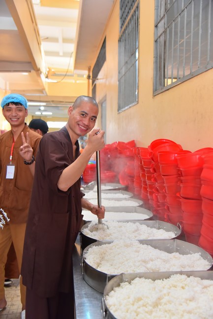 Dharma talk Contemplating of the Buddha statue to recite His name in the 101st Seven-day Retreat