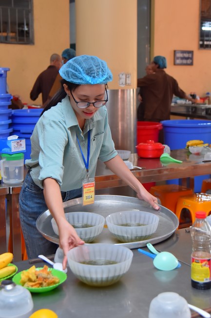 Dharma talk Contemplating of the Buddha statue to recite His name in the 101st Seven-day Retreat