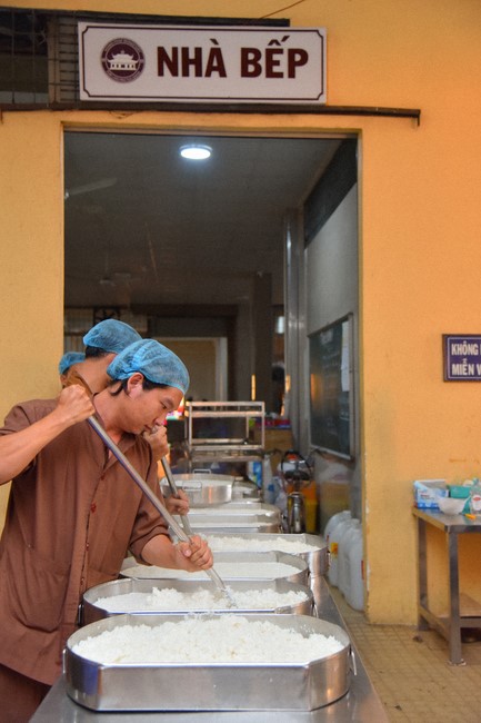 Dharma talk Contemplating of the Buddha statue to recite His name in the 101st Seven-day Retreat