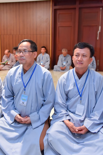 Dharma talk Contemplating of the Buddha statue to recite His name in the 101st Seven-day Retreat