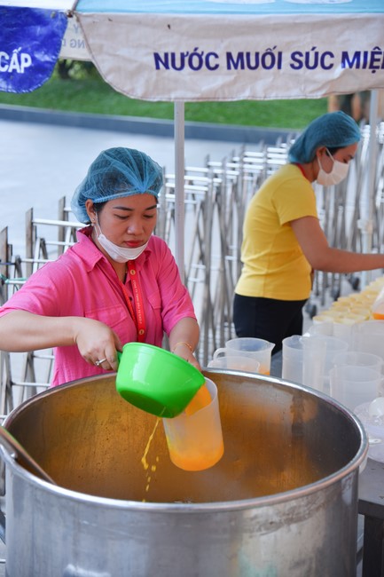 Dharma talk Contemplating of the Buddha statue to recite His name in the 101st Seven-day Retreat