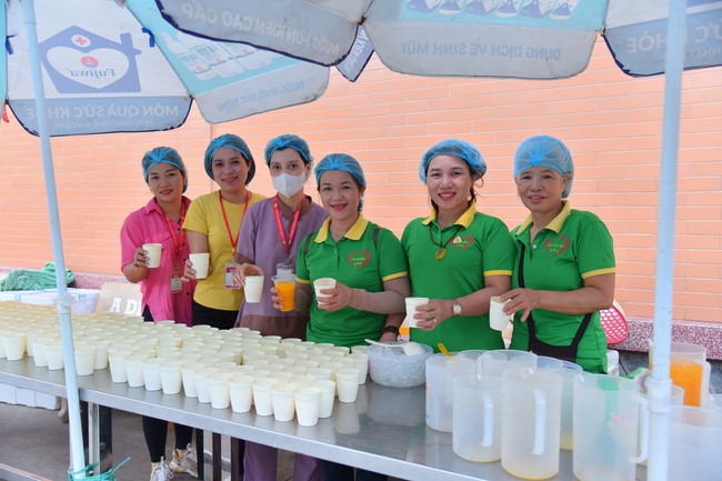 Dharma talk Contemplating of the Buddha statue to recite His name in the 101st Seven-day Retreat