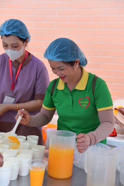 Dharma talk Contemplating of the Buddha statue to recite His name in the 101st Seven-day Retreat