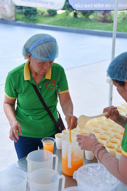 Dharma talk Contemplating of the Buddha statue to recite His name in the 101st Seven-day Retreat