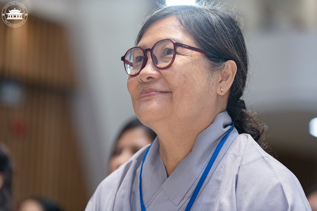 Dharma talk Contemplating of the Buddha statue to recite His name in the 101st Seven-day Retreat