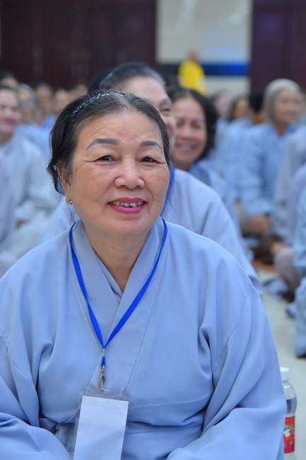 Dharma talk Contemplating of the Buddha statue to recite His name in the 101st Seven-day Retreat