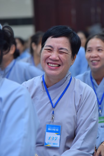 Dharma talk Contemplating of the Buddha statue to recite His name in the 101st Seven-day Retreat