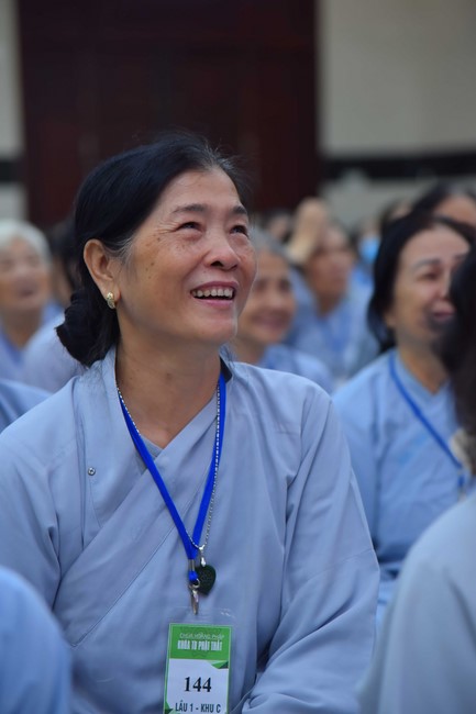 Dharma talk Contemplating of the Buddha statue to recite His name in the 101st Seven-day Retreat