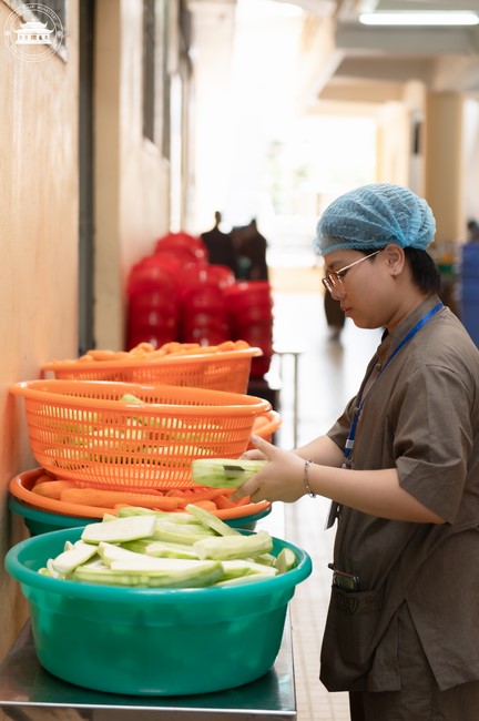 Dharma talk Contemplating of the Buddha statue to recite His name in the 101st Seven-day Retreat