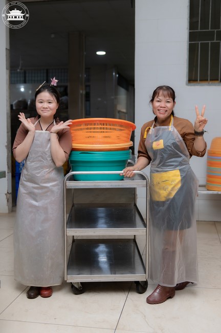 Dharma talk Contemplating of the Buddha statue to recite His name in the 101st Seven-day Retreat