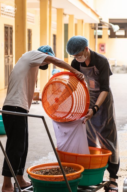 Dharma talk Contemplating of the Buddha statue to recite His name in the 101st Seven-day Retreat
