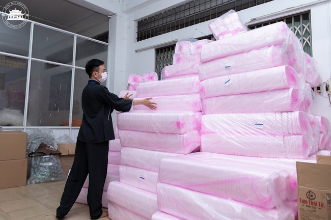 Dharma talk Contemplating of the Buddha statue to recite His name in the 101st Seven-day Retreat