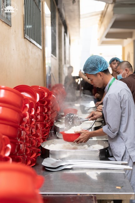 Dharma talk Contemplating of the Buddha statue to recite His name in the 101st Seven-day Retreat