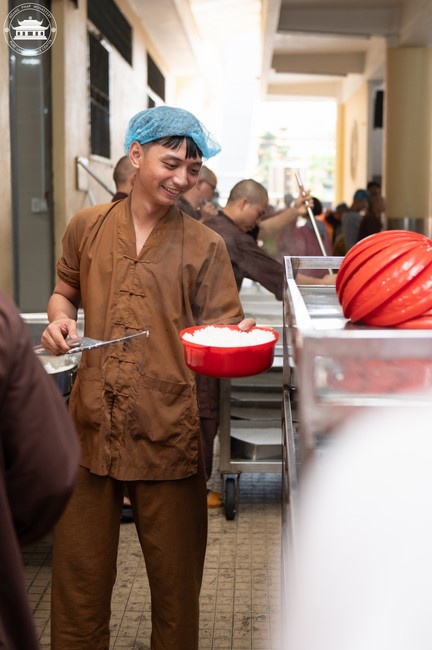 Dharma talk Contemplating of the Buddha statue to recite His name in the 101st Seven-day Retreat