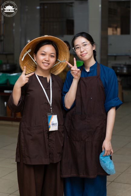 Dharma talk Contemplating of the Buddha statue to recite His name in the 101st Seven-day Retreat