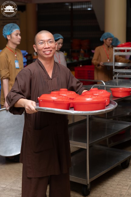 Dharma talk Contemplating of the Buddha statue to recite His name in the 101st Seven-day Retreat