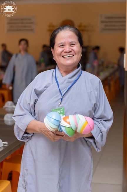 Dharma talk Contemplating of the Buddha statue to recite His name in the 101st Seven-day Retreat
