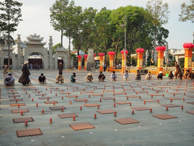 Trước Giờ G đêm hoa đăng kỷ niệm đức Phật A-di-đà